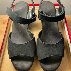 Aerosoles Bogaboo Wedge Black Nubuck Sandal (9M)